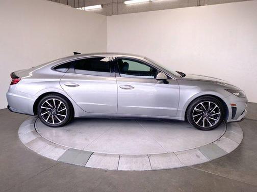 Shimmering Silver Pearl 2020 Hyundai SONATA SEL Plus