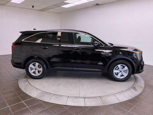 2025 Kia Sorento LX