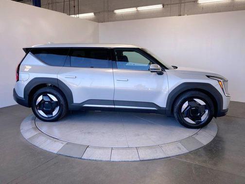 2026 Kia EV9 Light Long Range