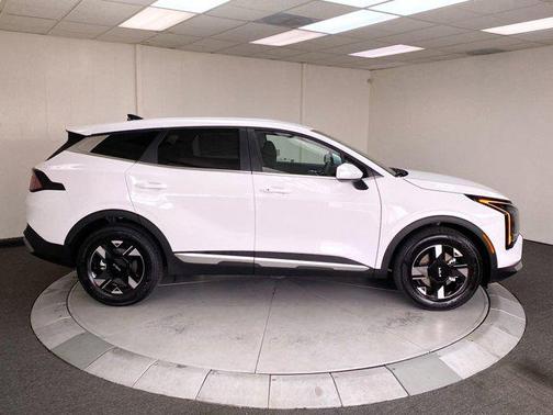 Glacial White Pearl 2026 Kia Sportage LX