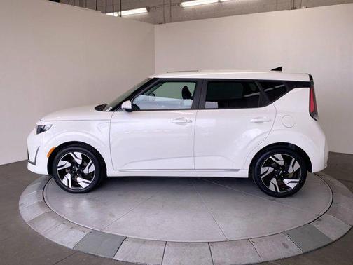 Snow White Pearl 2023 Kia Soul GT-Line