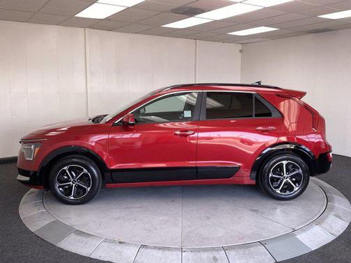 2023 Kia Niro SX