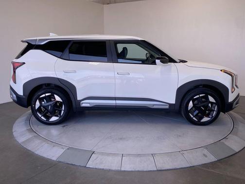Snow White Pearl 2027 Kia Seltos S