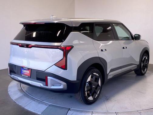 Ivory Silver 2027 Kia Seltos EX