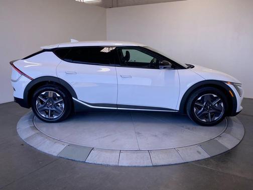 Glacial White Pearl 2026 Kia EV6 Light Long Range RWD