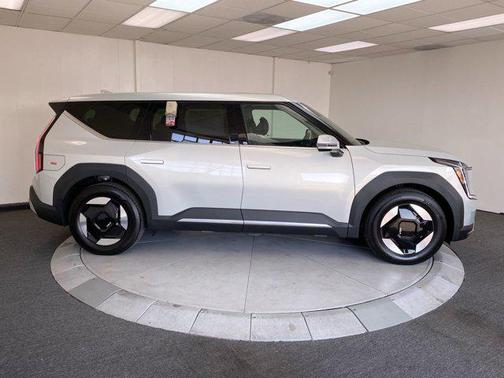 2026 Kia EV9 Light Long Range