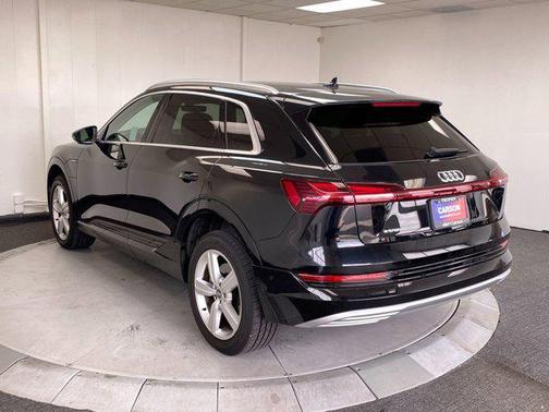 2019 Audi e-tron Premium Plus