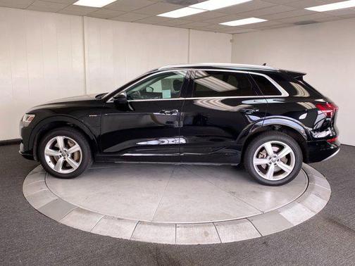 2019 Audi e-tron Premium Plus