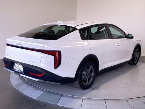 Snow White Pearl 2025 Kia K4 LXS