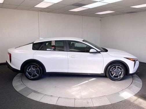 Snow White Pearl 2026 Kia K4 LXS