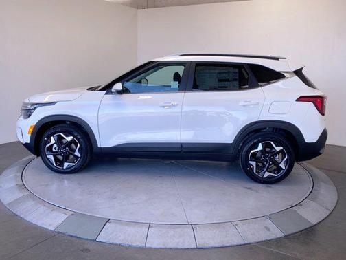 Snow White Pearl 2026 Kia Seltos EX
