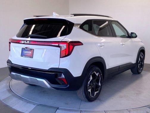 Snow White Pearl 2026 Kia Seltos EX