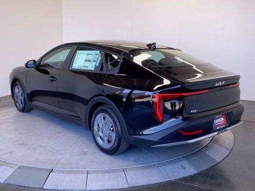 Aurora Black Pearl 2026 Kia K4 LX