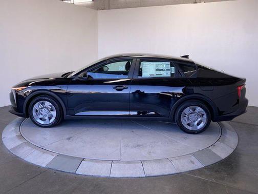 Aurora Black Pearl 2026 Kia K4 LX