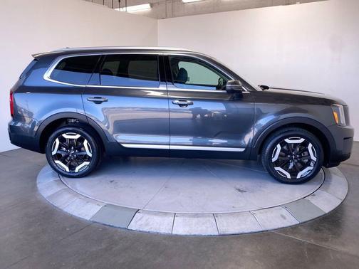 Gravity Gray 2023 Kia Telluride S