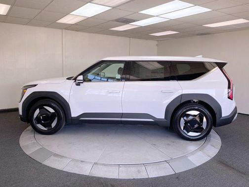 2026 Kia EV9 Light Short Range