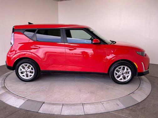Inferno Red 2024 Kia Soul LX