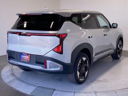 Ivory Silver 2027 Kia Seltos S