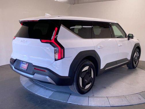 2026 Kia EV9 Light Long Range