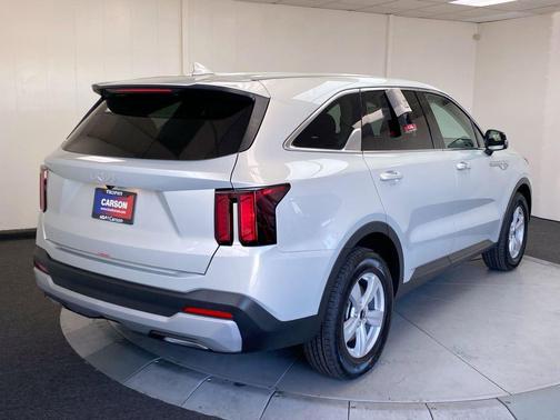 Ivory Silver 2026 Kia Sorento LX