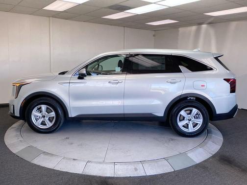 Ivory Silver 2026 Kia Sorento LX