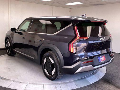 2026 Kia EV9 Light Long Range