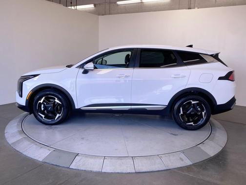 Glacial White Pearl 2026 Kia Sportage EX