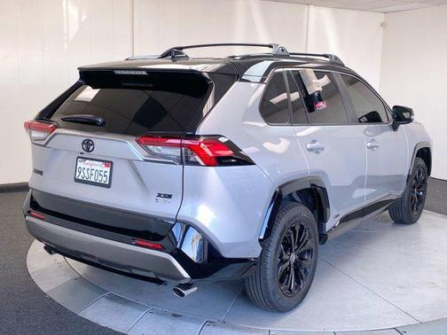 2025 Toyota RAV4 Hybrid SE