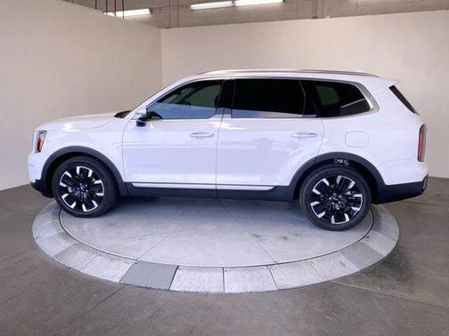 Glacial White Pearl 2025 Kia Telluride SX