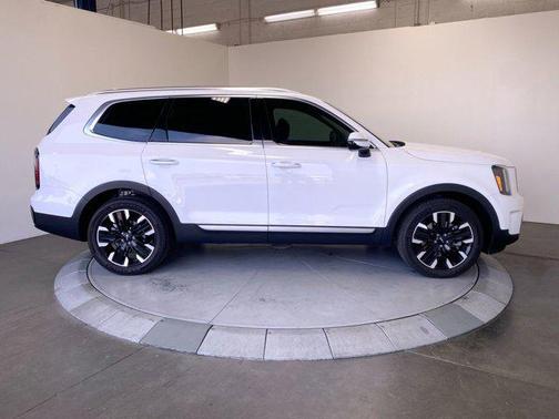 Glacial White Pearl 2025 Kia Telluride SX