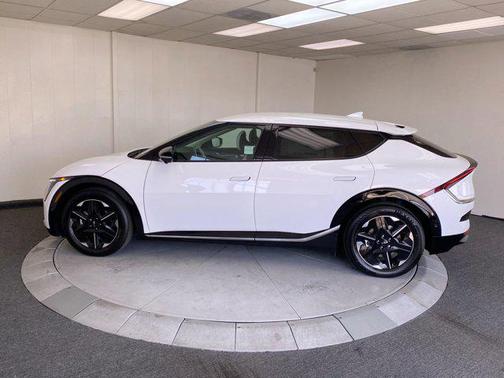 2025 Kia EV6 Wind