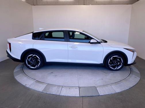 Snow White Pearl 2025 Kia K4 EX