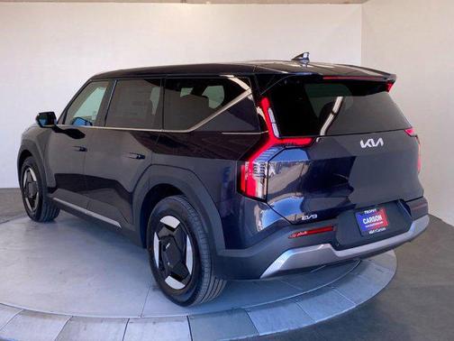 2026 Kia EV9 Light Long Range