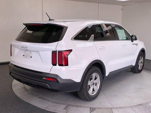 2023 Kia Sorento LX