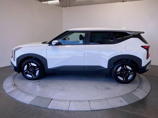 Snow White Pearl 2027 Kia Seltos LX