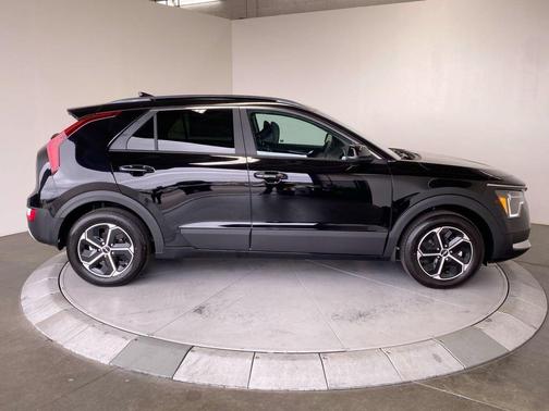 Aurora Black Pearl 2026 Kia Niro EX