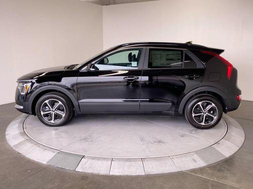 Aurora Black Pearl 2026 Kia Niro EX