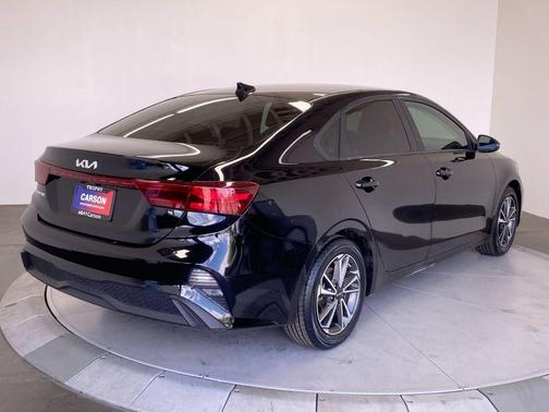 Aurora Black 2022 Kia Forte LXS