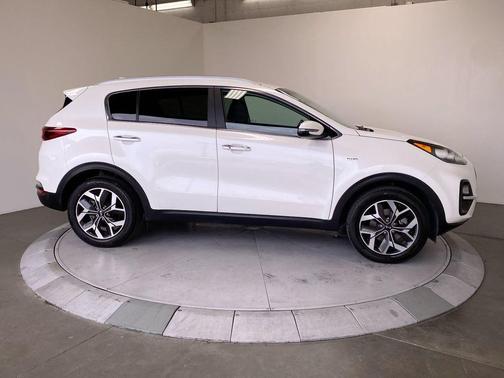 Snow White Pearl 2021 Kia Sportage EX