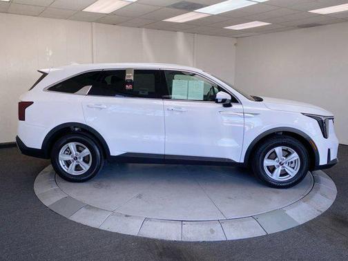 2025 Kia Sorento LX