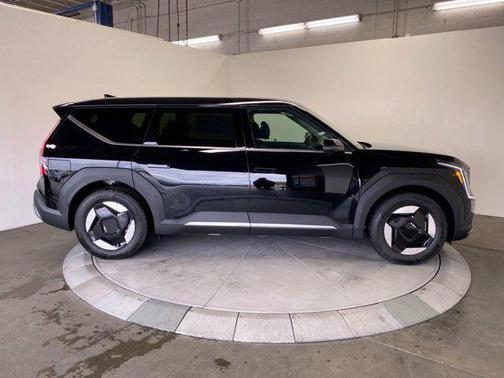 2026 Kia EV9 Light Long Range