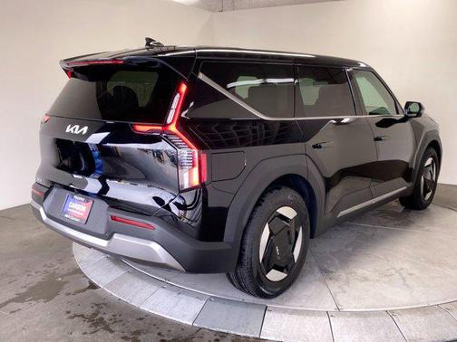 2026 Kia EV9 Light Long Range