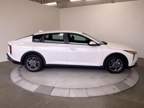 Snow White Pearl 2025 Kia K4 LXS