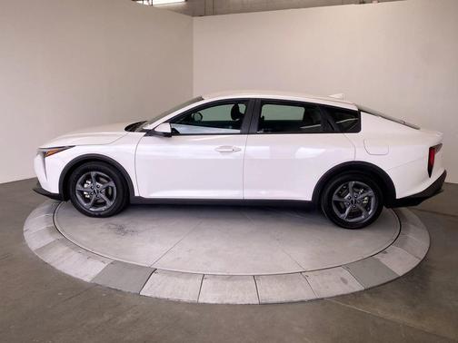 Snow White Pearl 2025 Kia K4 LXS