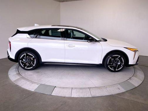 Snow White Pearl 2026 Kia K4 GT-Line