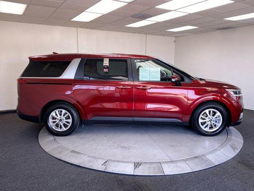 2023 Kia Carnival LX