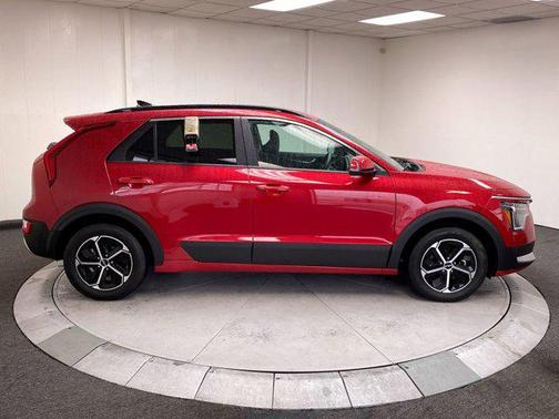 2025 Kia Niro EX