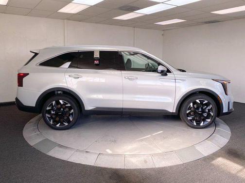 Ivory Silver 2026 Kia Sorento SX