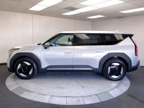 2026 Kia EV9 Light Long Range