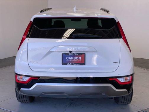 Snow White Pearl 2025 Kia Niro Touring
